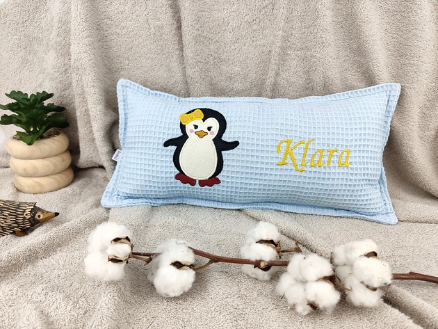 poduszki do pokoju dziecka Personalizowany prezent dla dziecka - imienna poduszka z pingwinkiem