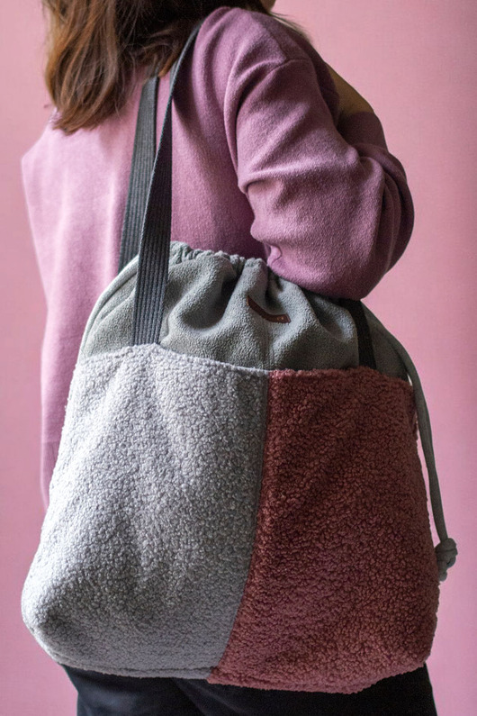 torby na ramię Szaro-różowa duża torba z kominem baranek