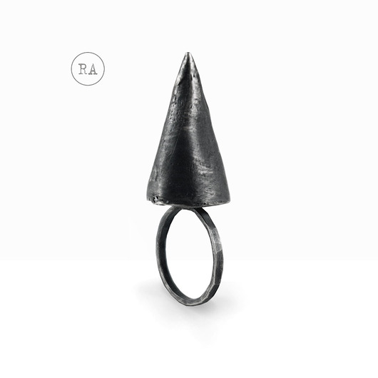 pierścionki srebrne Srebrny pierścionek CONE oksydowany rozm. 14