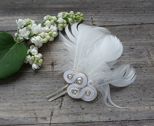 Vivienne- ozdobna spinka do włosów z piórami Mró Soutache