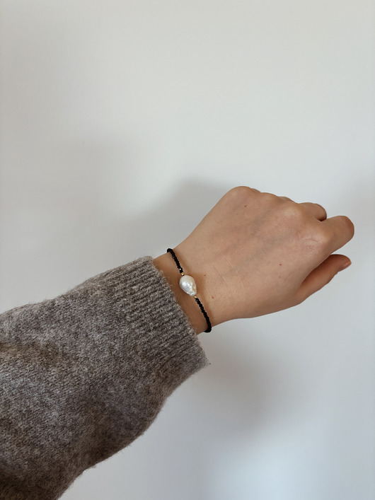 bransoletki z kamieni naturalnych Bransoletka czarna Onyks z perłą