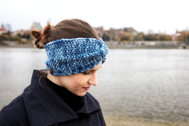 Niebieska opaska z merynosa Cloudy Blue Holy Alpaca Knit