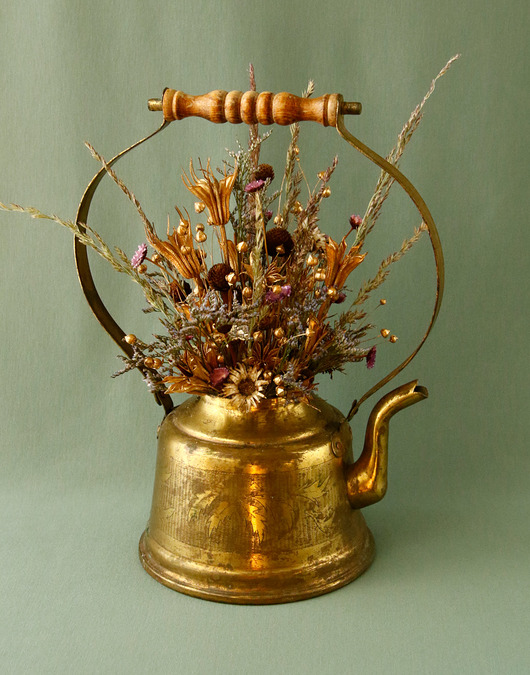 dodatki - różne Kompozycja vintage ,,Zatrzymane w czasie"  w unikatowym starym imbryku