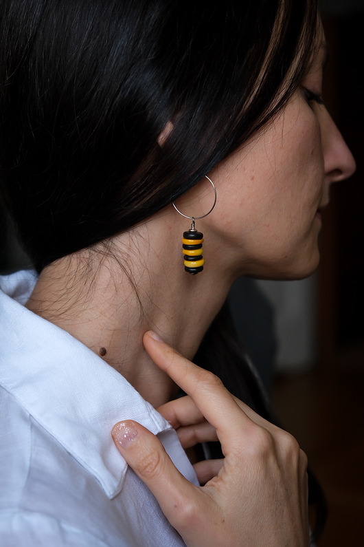 kolczyki drewniane Długie surowe kolczyki koła w paski