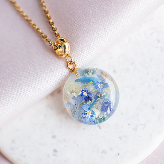 wisiory Wisiorek z kompozycją kwiatową