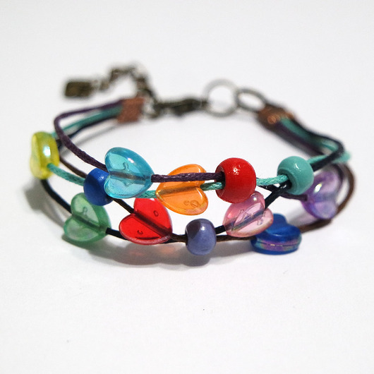 bransoletki na sznurku Bransoletka - Kolorowe serduszka - sznureczki