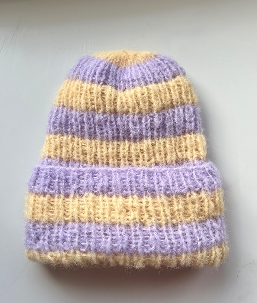 czapki damskie Wiosenna lekka czapka Dimma z alpaki i jedwabiu  liliowo masełkowe paski