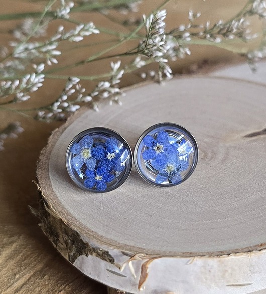kolczyki z żywicy Wieczne kwiaty niezapominajki srebrne kolczyki wkrętki