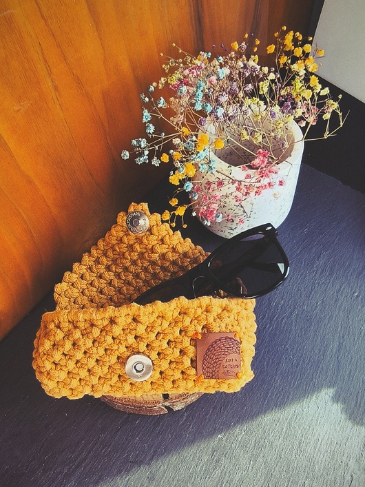 etui na okulary Pomarańczowe etui na okulary ze sznurka