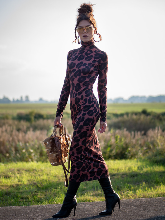 sukienki maxi damskie Panterkowa sukienka z golfem