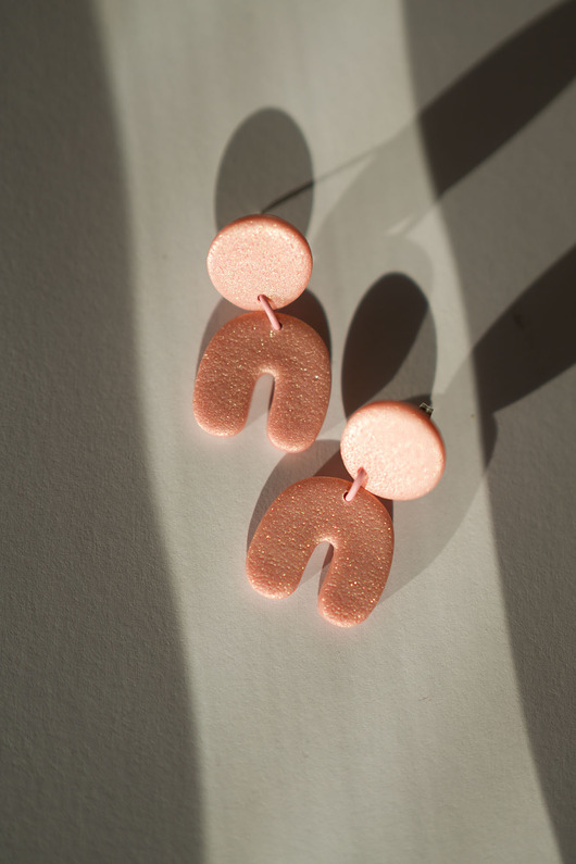 kolczyki z masy plastycznej Wiszące kolczyki sztyfty MINI z połyskiem