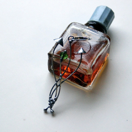 kolczyki - inne Estetyczny kolczyk boho w kształcie grzyba: biżuteria z motywem grzybów.