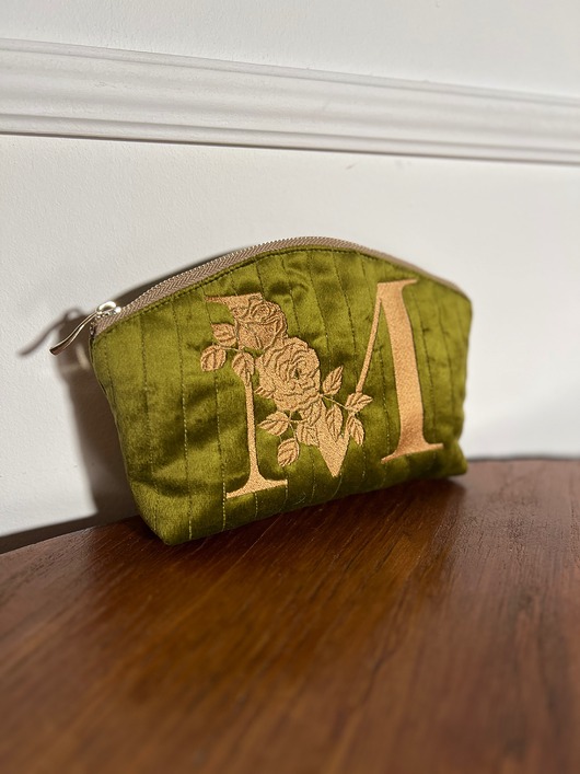 kosmetyczki Pikowana kosmetyczka z monogramem