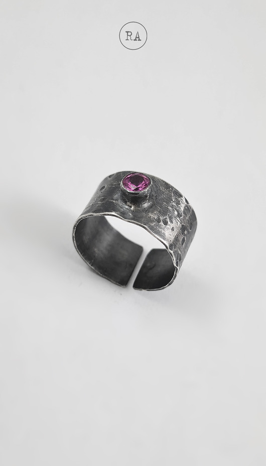 pierścionki srebrne Pierścionek ze srebra oksydowany, cyrkonia