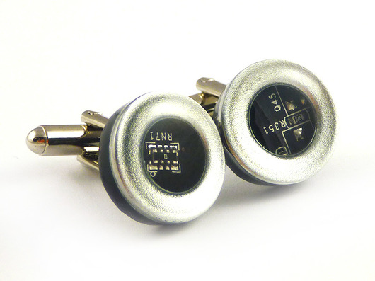Elektroniczne spinki do mankietów Scradeus
