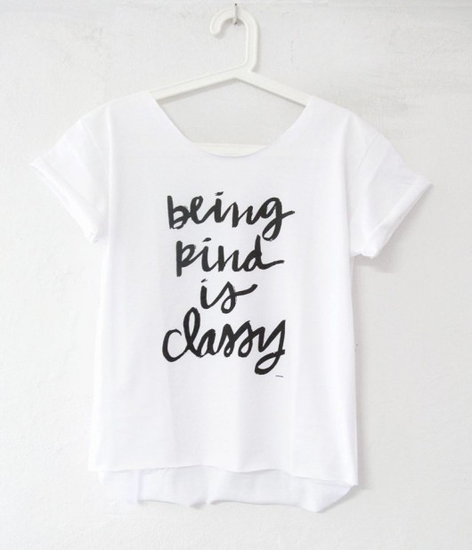 T-shirt Being KIND is classy magicboxshop