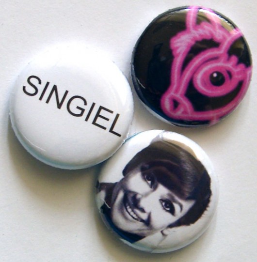 singiel Monika Roth