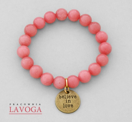 Jade with pendant in salmon. Lavoga