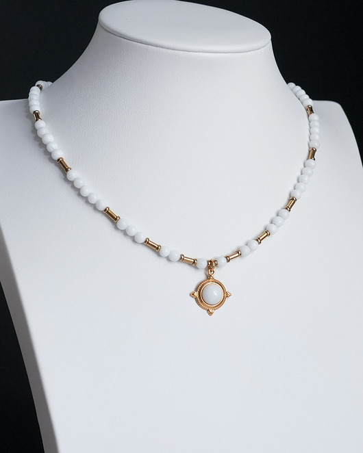 chokery Biało-złoty naszyjnik z jadeitu