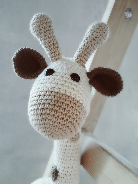 Dziergana żyrafa - Klara Pompon Design