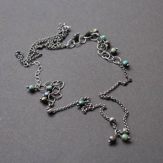 srebrne naszyjniki Chryzokole na długim łańcuchu