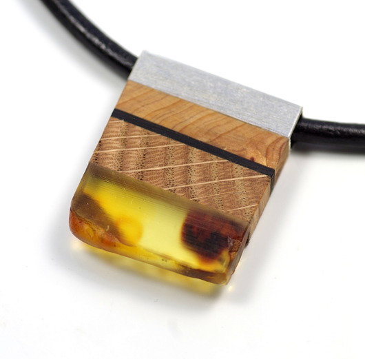 Wood&Amber Naszyjnik 3 Maszyneria