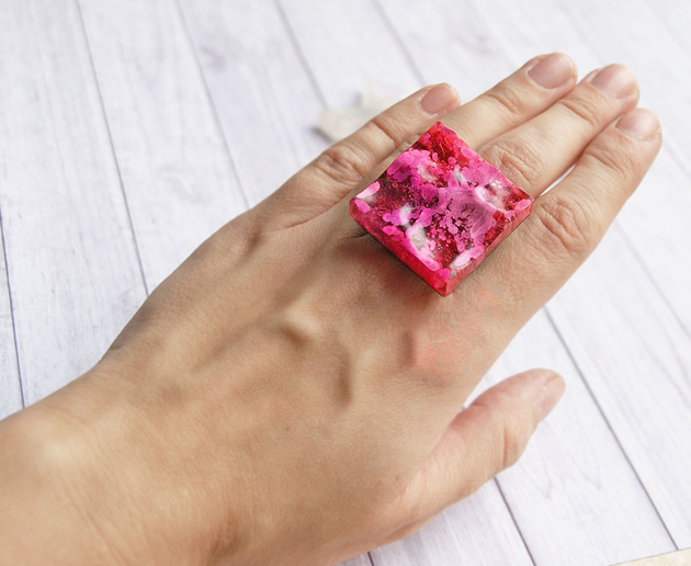 UNIKATOWY pierścień z żywicy INKY PINK kaktusia
