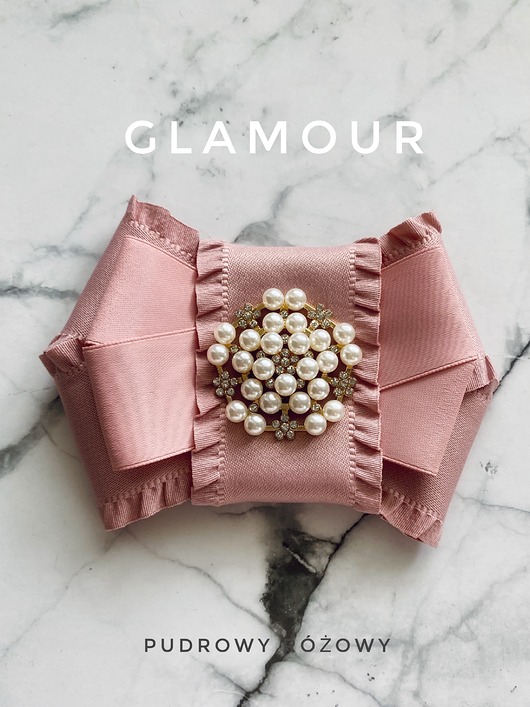broszki Unikatowa Brosza z falbankami z perełkami w stylu Glamour