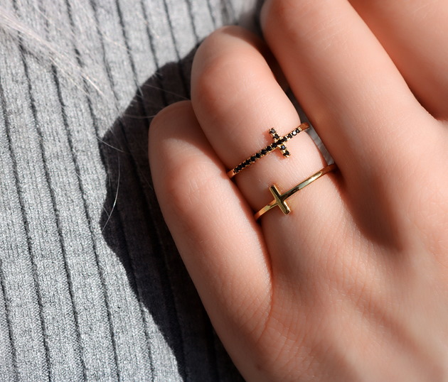 Podwójny pierścionek krzyżyki cyrkonie srebro Coccola JEWELLERY