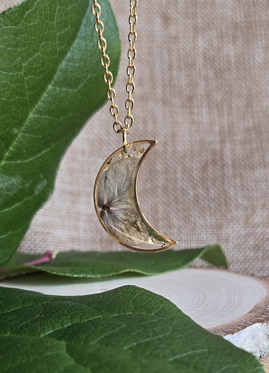 wisiory Wieczne kwiaty złoty wisiorek złota zawieszka księżyc hortensja