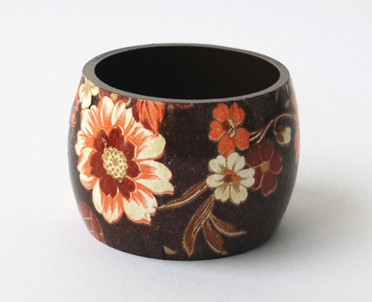 Retro flower artrachela
