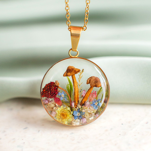 wisiory Naszyjnik z leśną kompozycją