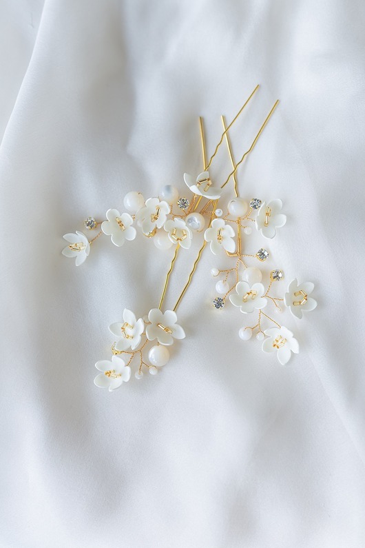 Ślubne ozdoby do włosów ELDERFLOWER złote kokówki  ślubne z delikatnymi kwiatami
