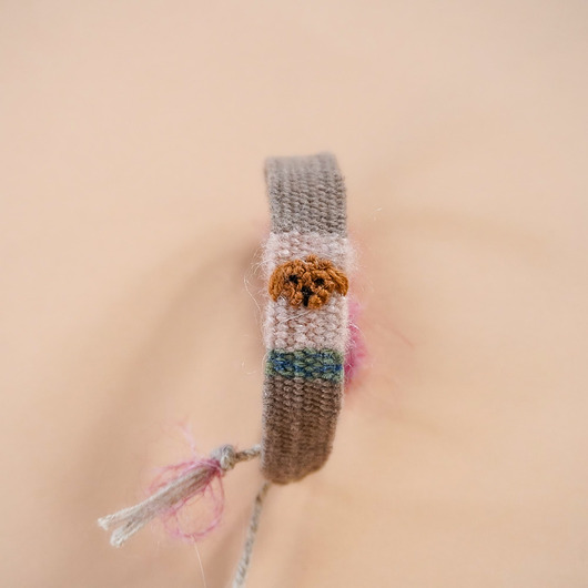 bransoletki - inne Bransoletka tkana na krośnie z haftowanym pieskiem