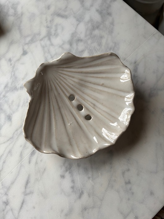 mydelniczki Ceramiczna Mydelniczka Handmade Muszelka Muszla z Odpływem Perłowa