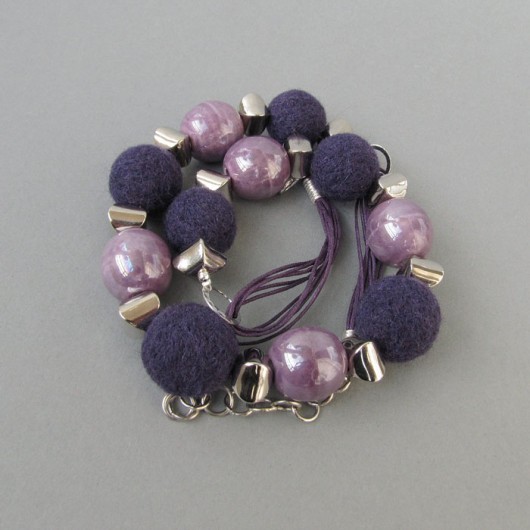 Felted necklace - fiolet Amade Studio