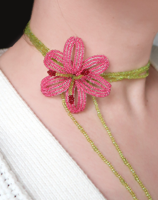 chokery Różowa lilia - naszyjnik choker
