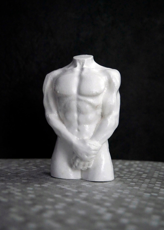 dodatki - różne Rzeźba z gipsu, figurka mężczyzny w bieli, wys. 8,4 cm