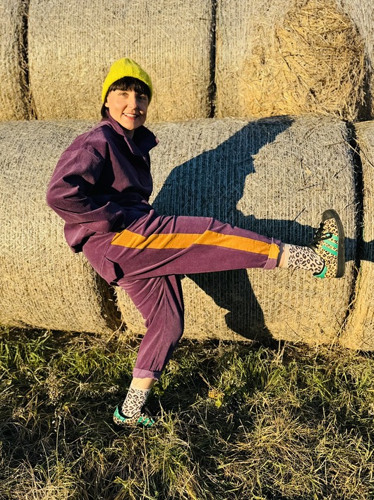 spodnie materiałowe damskie Sztruksowe baggy z lampasem