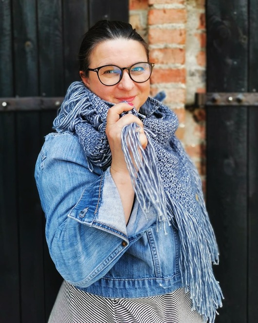 Delikatna chusta handmade COSY kolor jeans sploteka