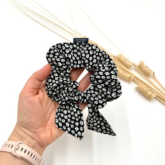 gumki do włosów Scrunchie/frotka bow Czarna kwiatuszki