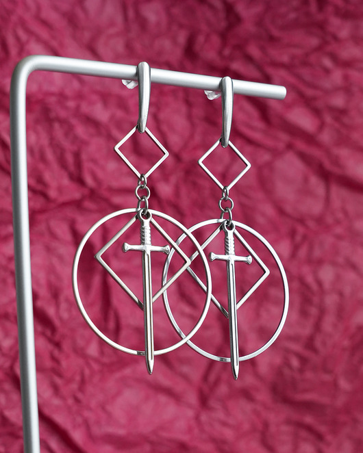 kolczyki - inne Duże gotyckie kolczyki z mieczami