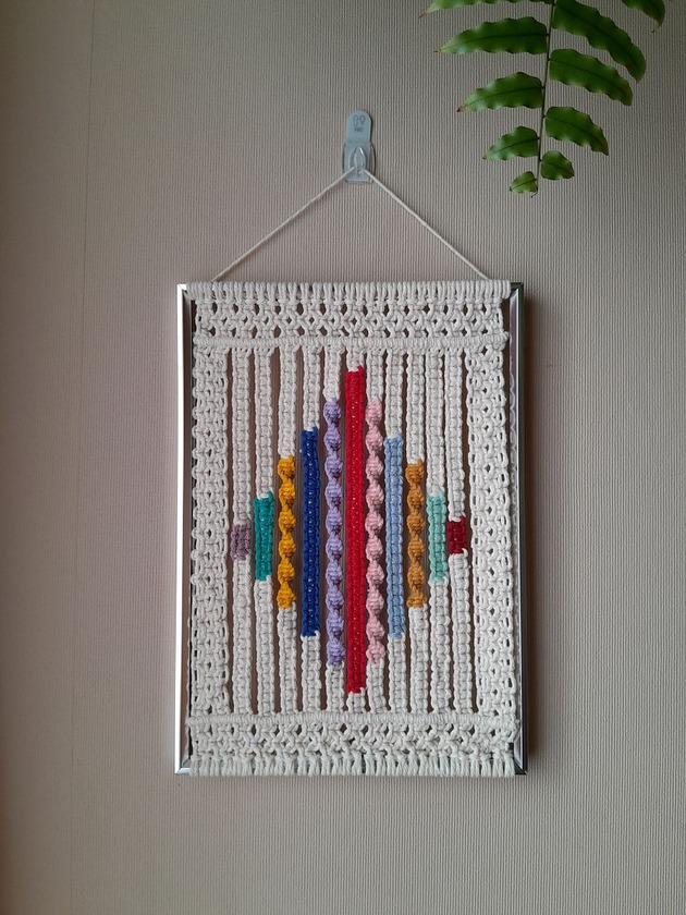 makramy Sznurkiem malowane. Kolorowa makrama w ramce.