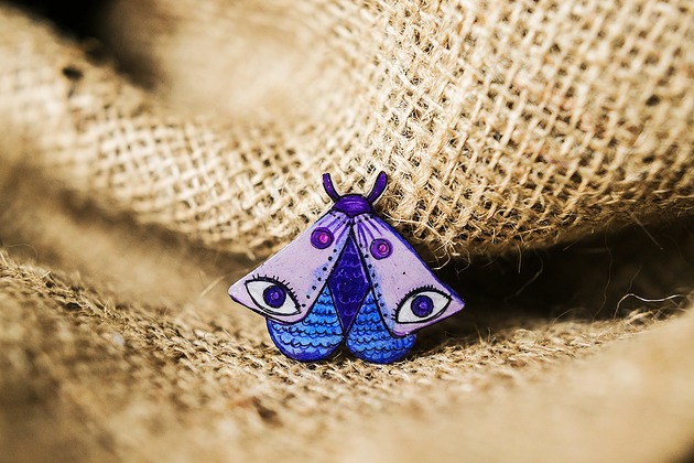 przypinki Ćma Patrzałka