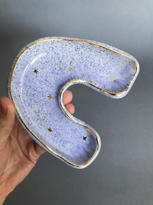 Ceramiczny talerz niebieski nieregularny ELEMTHEBRAND