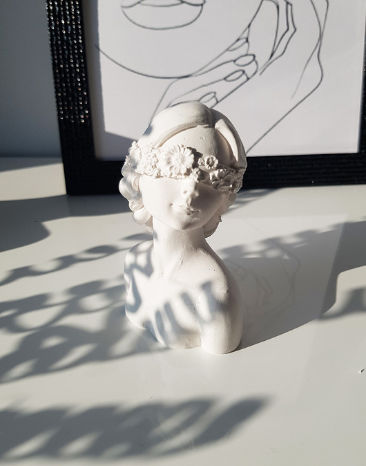 figurki i rzeźby Figurka kobieta I white