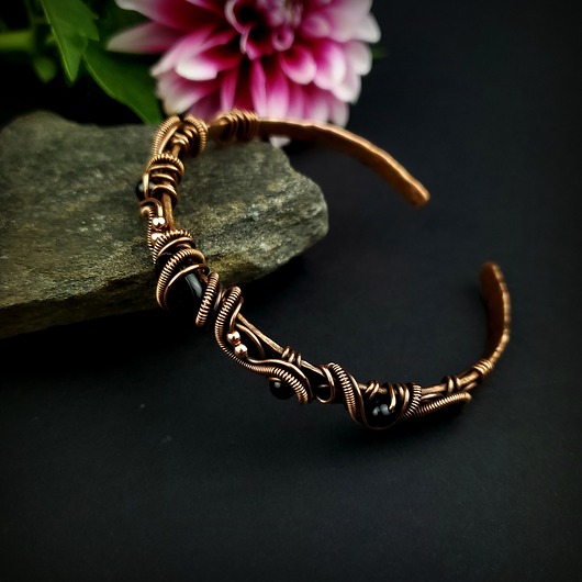 bransoletki wire wrapping Miedziana bransoleta cuff z onyksem