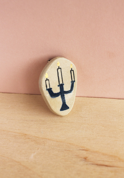 Ceramiczna broszka Świecznik ELEMTHEBRAND