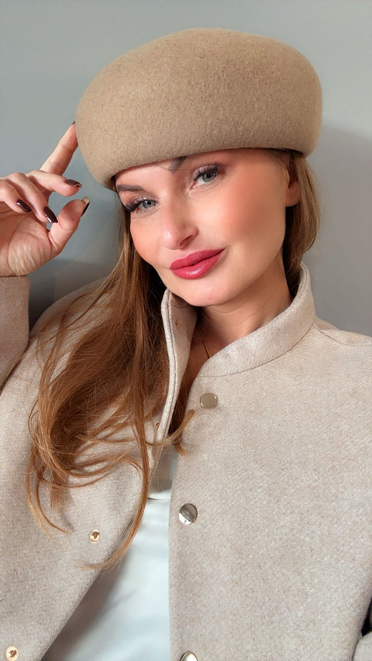 czapki damskie Toczek beret wełniany / fascynator beżowy