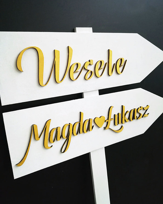 Biały drogowskaz dwie strzałki + gratis JJ Studio